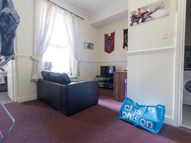 Apartment for rent in Hyde Park, West Yorkshire