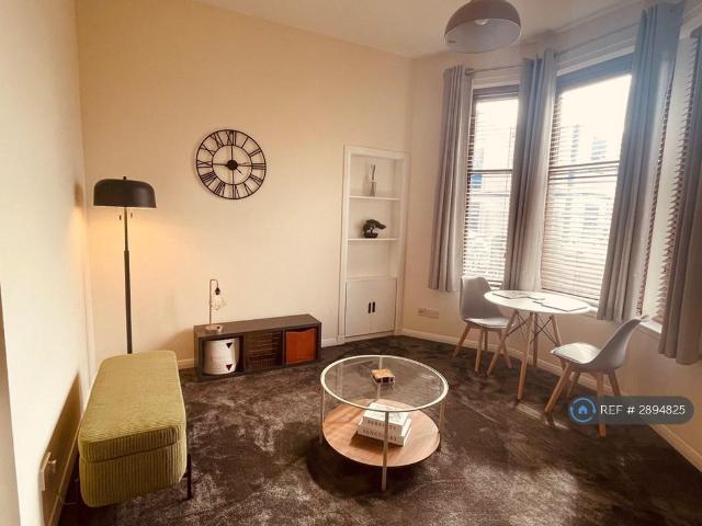 Flat for rent in Haghill, Scotland