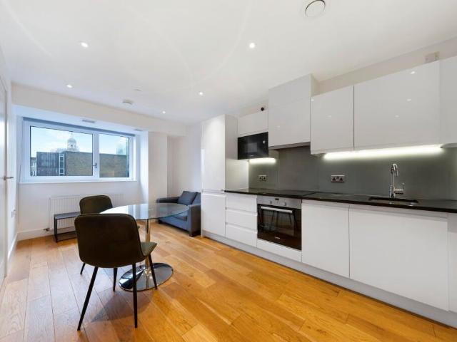 Flat for rent in London Borough of Croydon, Greater London