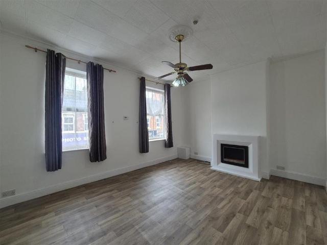 Apartment for rent in Cherry Orchard, Fold Hill
