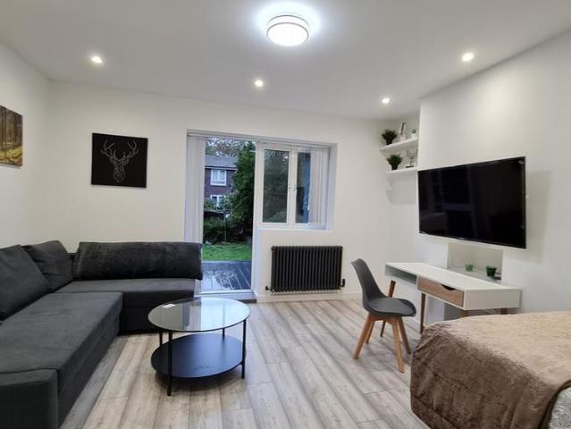 Apartment for rent in Burdett Estate, Limehouse