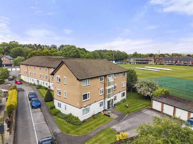 Flat for rent in Sale Moor, Trafford Park