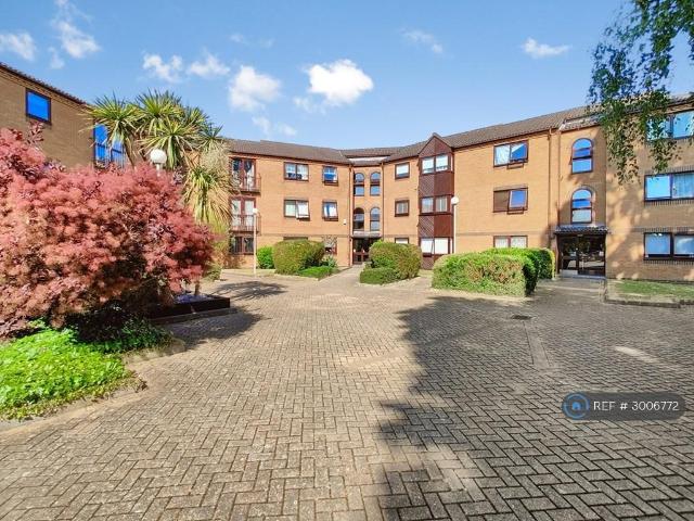 Flat for rent in Bullsmoor, Greater London