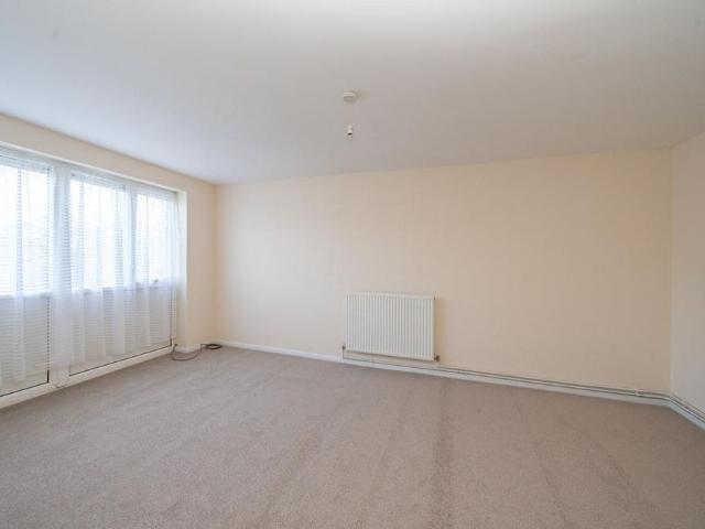 Apartment for rent in Woodhall Farm, Pouchen End