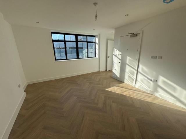 Flat for rent in London Borough of Croydon, Addiscombe