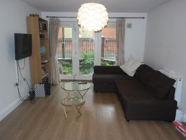 Apartment for rent in Perryfields, West Sussex