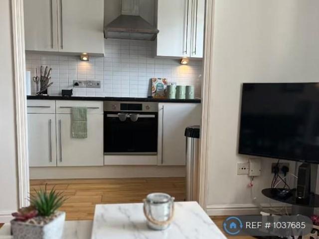 Flat for rent in Berrylands, Greater London