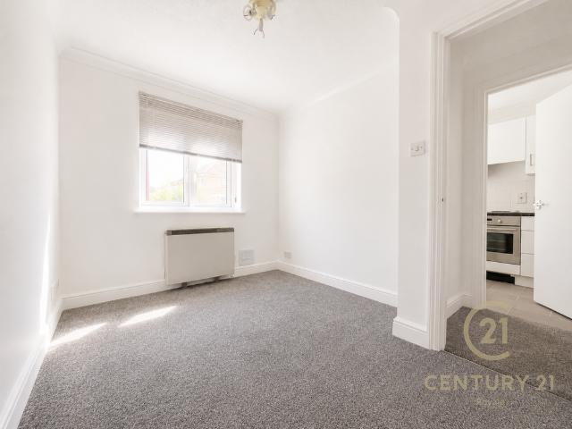 Apartment for rent in Esher, Elmbridge