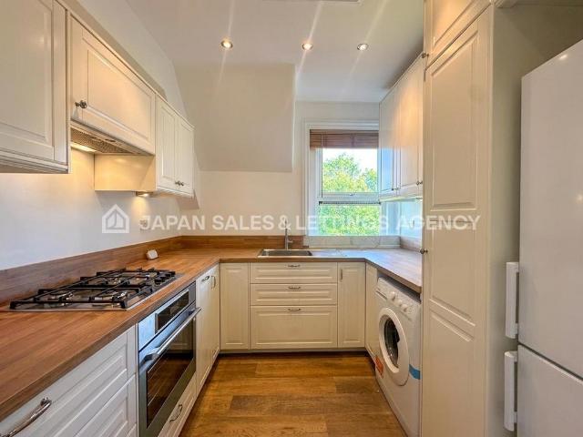 Flat for rent in London Borough of Ealing, Greater London