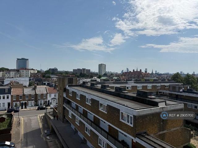 Flat for rent in West Kensington, Greater London