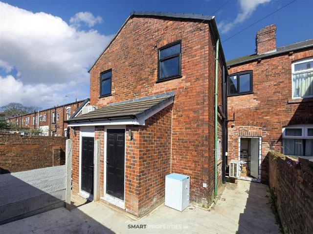 Flat for rent in Wigan, Greater Manchester