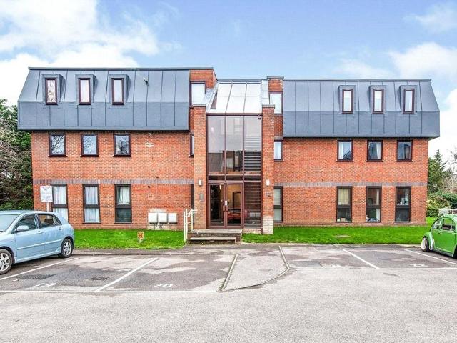 Flat for rent in Egham, Runnymede