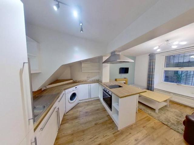 Flat for rent in Gayfield, Broughton
