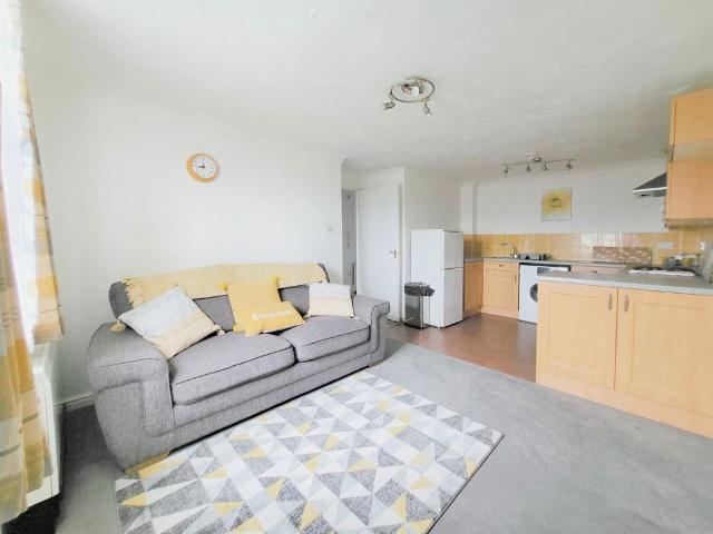 Flat for rent in Pengam Green, Falcon Lodge