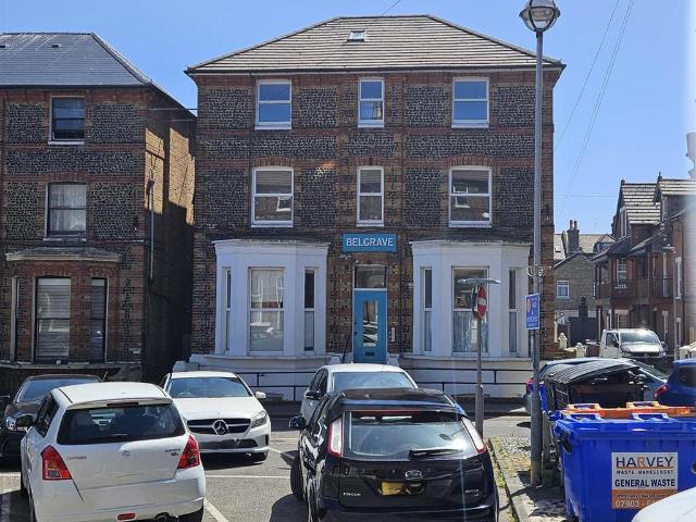 Flat for rent in Upton, Acol