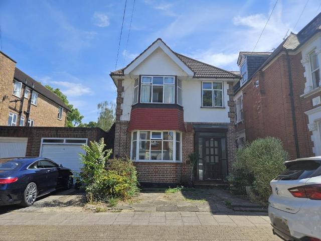 Flat for rent in Petersham, Greater London