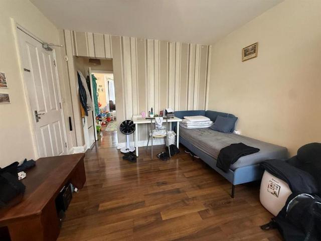 Apartment for rent in Scotch Estate, Greater London