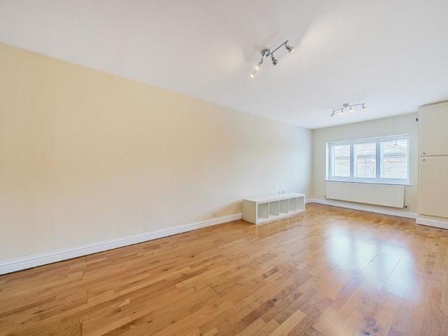 Apartment for rent in London Borough of Croydon, Greater London