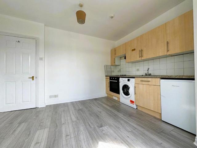 Flat for rent in Wealdstone, Greater London
