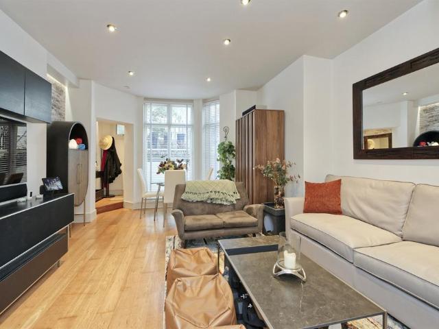 Flat for rent in Earl's Court, Isle Of Man