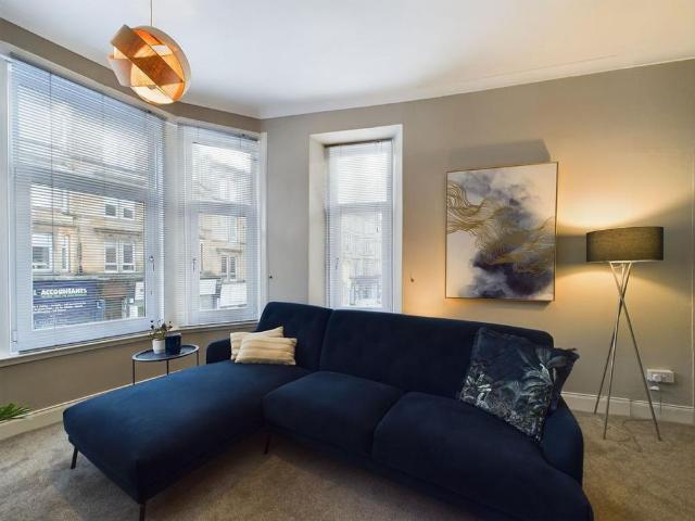Apartment for rent in Shawmoss, Shawlands