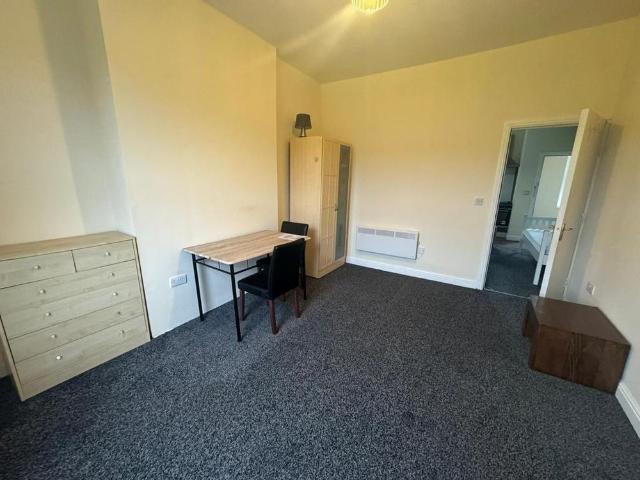 Apartment for rent in Long Lee, West Yorkshire