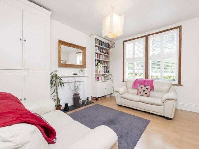 Apartment for rent in Strawberry Hill, Greater London