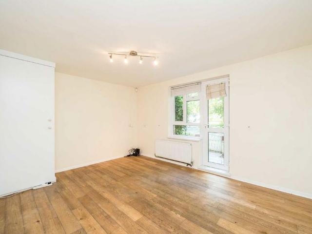 Apartment for rent in London Borough of Ealing, Perivale