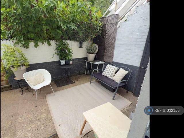 Flat for rent in Falcon Lodge, Wales