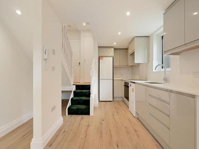 Apartment for rent in New Southgate, Greater London
