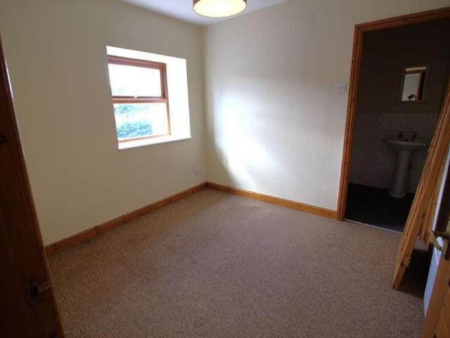 Apartment for rent in Whitfield, Charlesworth