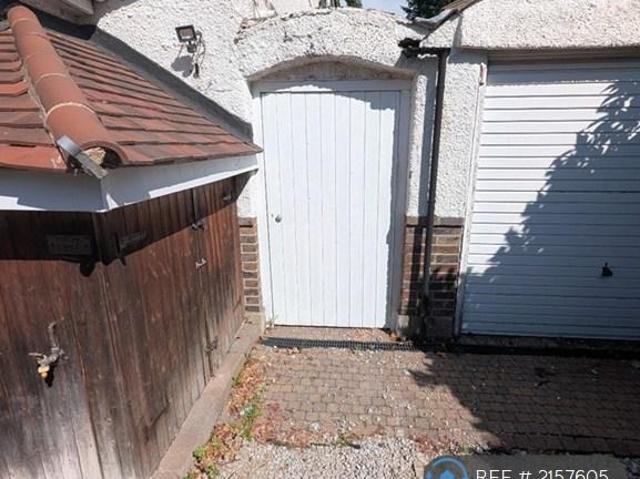 Flat for rent in London Borough of Croydon, Selsdon