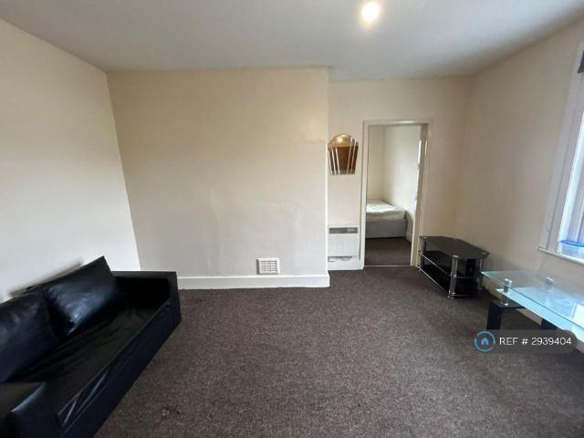 Flat for rent in London Borough of Croydon, Greater London