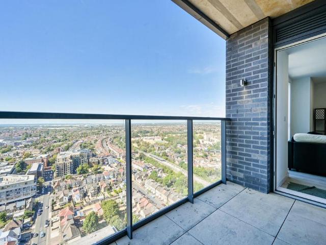 Flat for rent in London Borough of Hounslow, Greater London