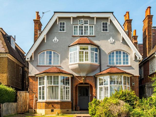 Flat for rent in Roehampton, Greater London