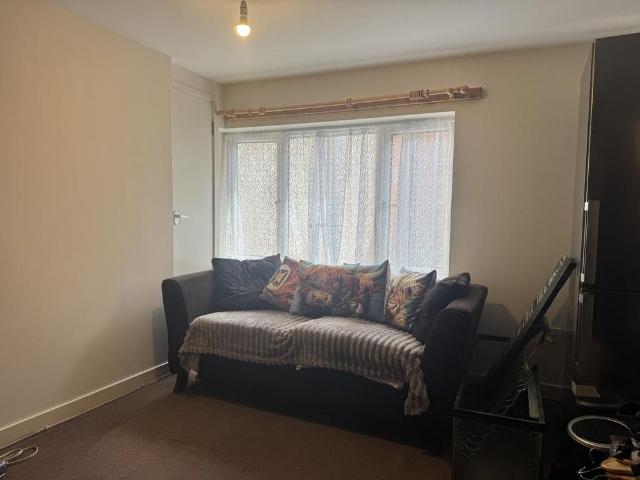 Apartment for rent in Dixons Green, West Midlands