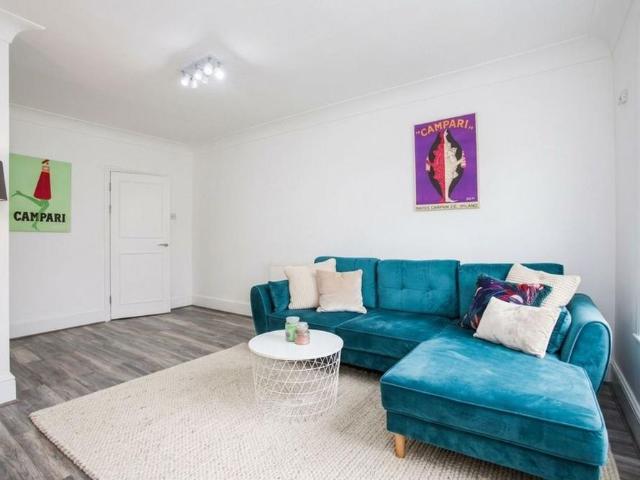 Apartment for rent in Seven Kings, Greater London