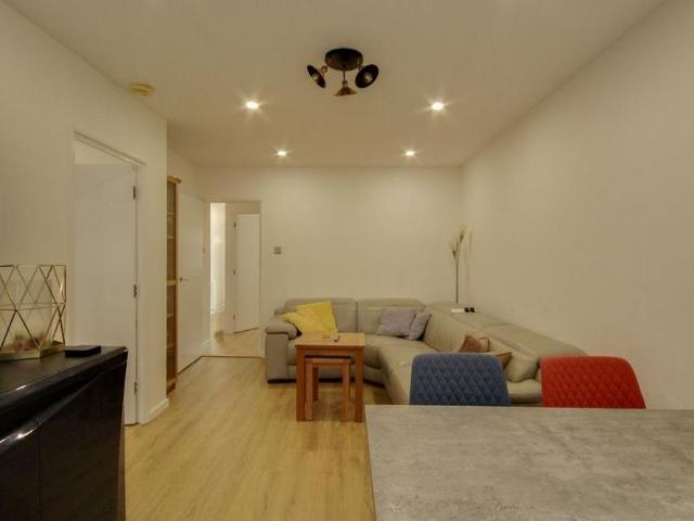 Apartment for rent in Perryfields, West Sussex