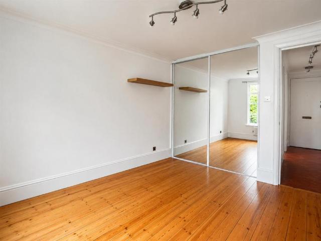 Apartment for rent in Lessness Heath, Greater London