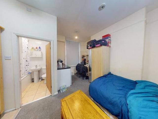 Apartment for rent in Hyde Park, Leeds