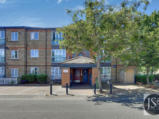 Flat for rent in London Borough of Lewisham, Greater London