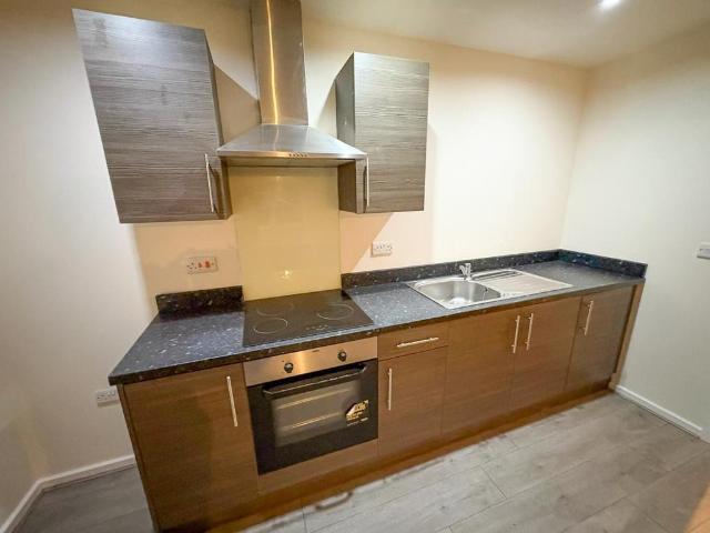 Flat for rent in Burnedge, Greater Manchester