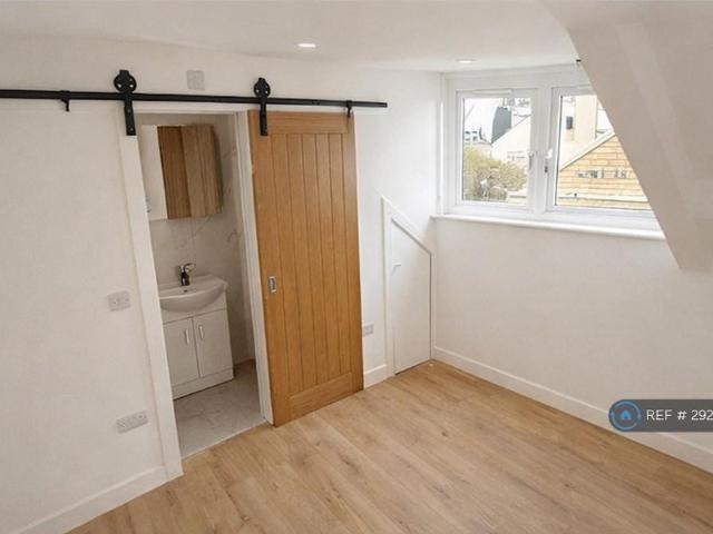 Apartment for rent in Bonegate, Brighouse