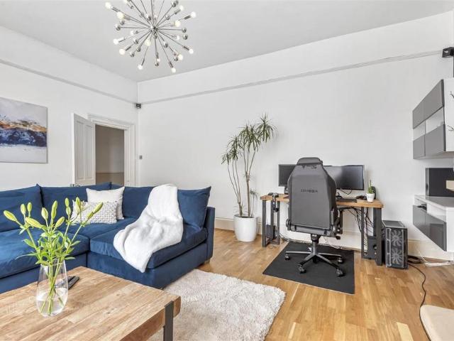 Apartment for rent in Surbiton, Greater London