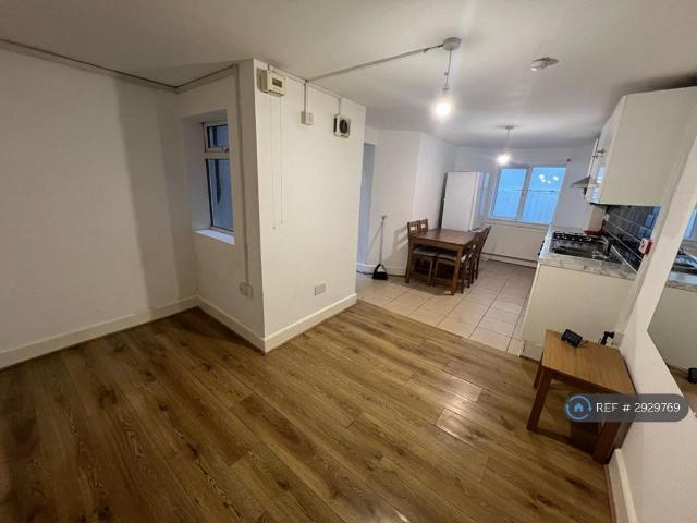Flat for rent in London Borough of Lewisham, Deptford