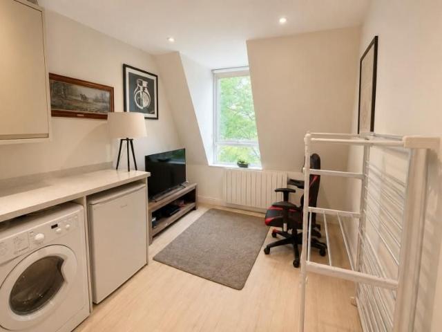 Apartment for rent in Horsell, Woking