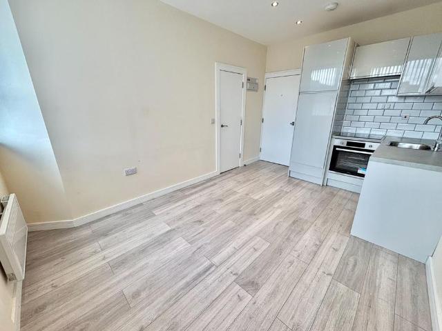 Apartment for rent in Spotland Bridge, Burnedge