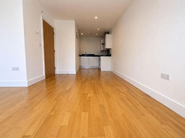 Apartment for rent in Widmore, Greater London
