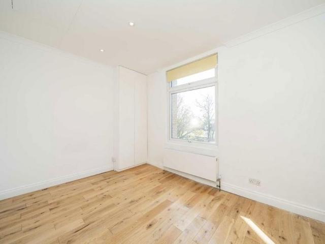 Apartment for rent in London Borough of Hounslow, Strand