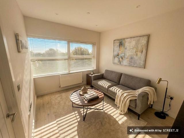 Apartment for rent in Holtspur, Knotty Green